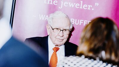 Efectivo de Buffett alcanza récord de US$157.000 millones en medio de escasos acuerdos Efectivo de Buffett alcanza récord de US$157.000 millones en medio de escasos acuerdos