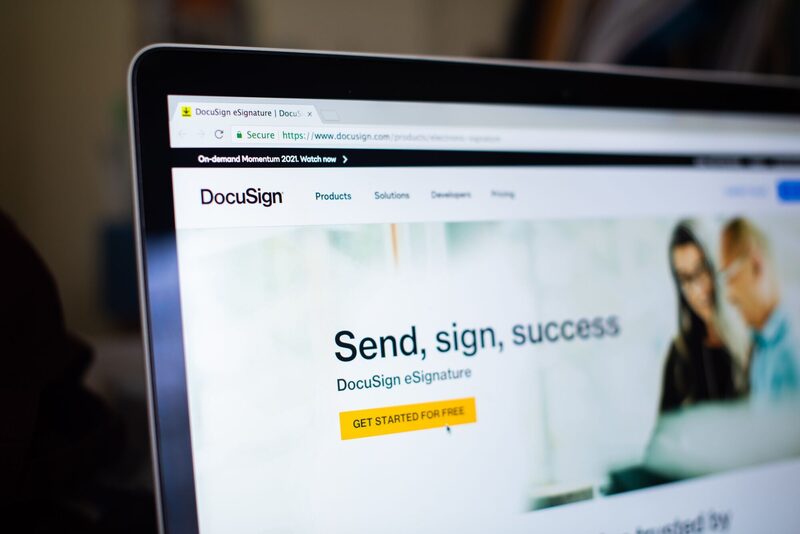 DocuSign fue uno de los favoritos de la pandemia que emitió bonos convertibles, deuda que se convierte en acciones al vencimiento, a medida que las acciones tecnológicas se dispararon en 2021. DocuSign fue uno de los favoritos de la pandemia que emitió bonos convertibles, deuda que se convierte en acciones al vencimiento, a medida que las acciones tecnológicas se dispararon en 2021.