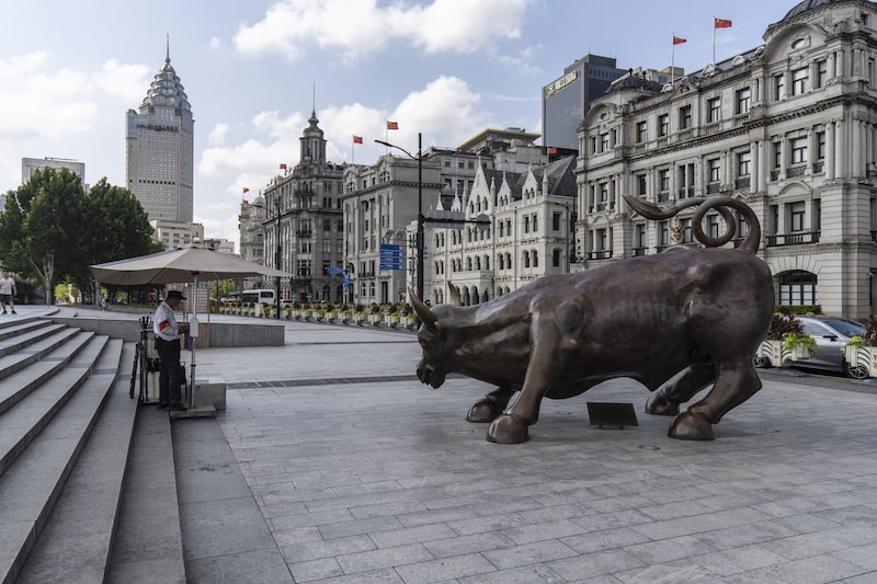 Una estatua de un toro en el Bund de Shanghái, China, el miércoles 14 de agosto de 2024. Fotógrafo: Qilai Shen/Bloomberg Una estatua de un toro en el Bund de Shanghái, China, el miércoles 14 de agosto de 2024. Fotógrafo: Qilai Shen/Bloomberg