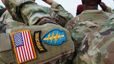 Movimientos de tropas de EE.UU. avivan temores de un arriesgado ataque terrestre contra Irán Movimientos de tropas de EE.UU. avivan temores de un arriesgado ataque terrestre contra Irán