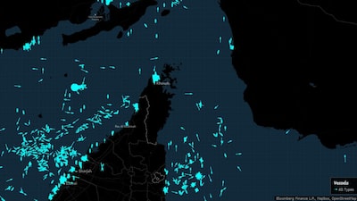Los barcos se agrupan alejándose del estrecho de Ormuz mientras Irán amplía su control Los barcos se agrupan alejándose del estrecho de Ormuz mientras Irán amplía su control