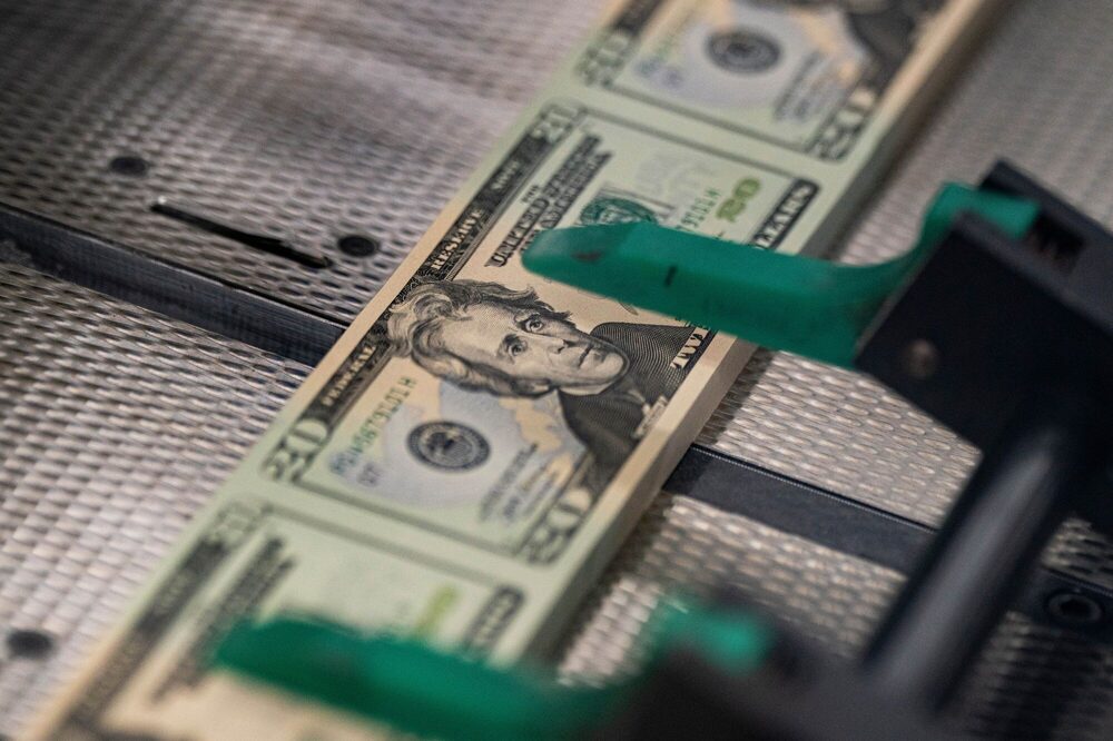 El dólar volvió a debilitarse a nivel global después de que se reavivaran los temores de una guerra comercial. El dólar volvió a debilitarse a nivel global después de que se reavivaran los temores de una guerra comercial.