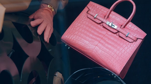 Hermès sufre su mayor caída en bolsa tras desaceleración de ventas en medio de la guerra Hermès sufre su mayor caída en bolsa tras desaceleración de ventas en medio de la guerra