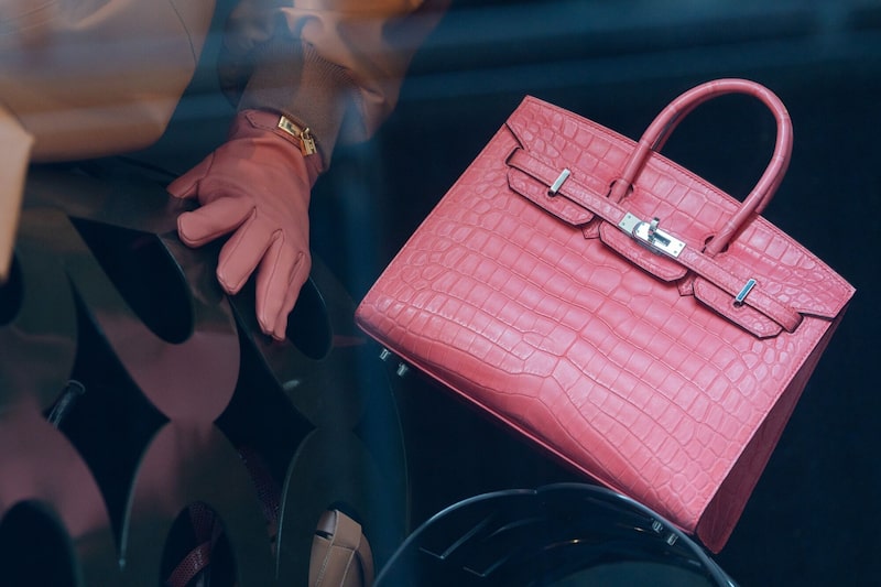Un bolso Birkin en el escaparate de una boutique de lujo de Hermès en París, Francia, el martes 15 de abril de 2025. Un bolso Birkin en el escaparate de una boutique de lujo de Hermès en París, Francia, el martes 15 de abril de 2025.