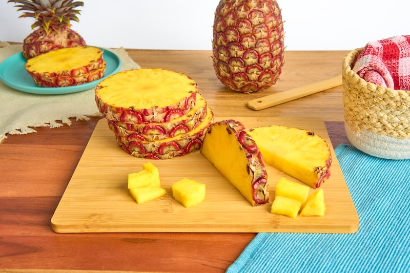 La exclusiva piña roja de US$400 que se cultiva en Costa Rica llegará a Europa en 2025. La exclusiva piña roja de US$400 que se cultiva en Costa Rica llegará a Europa en 2025.