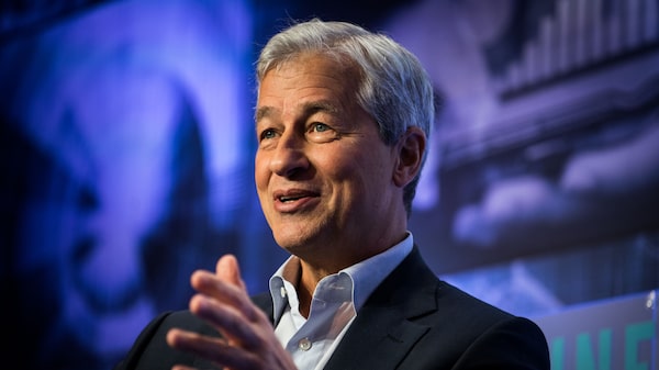 CEO de JPMorgan recibe US$56 millones de un antiguo incentivo CEO de JPMorgan recibe US$56 millones de un antiguo incentivo