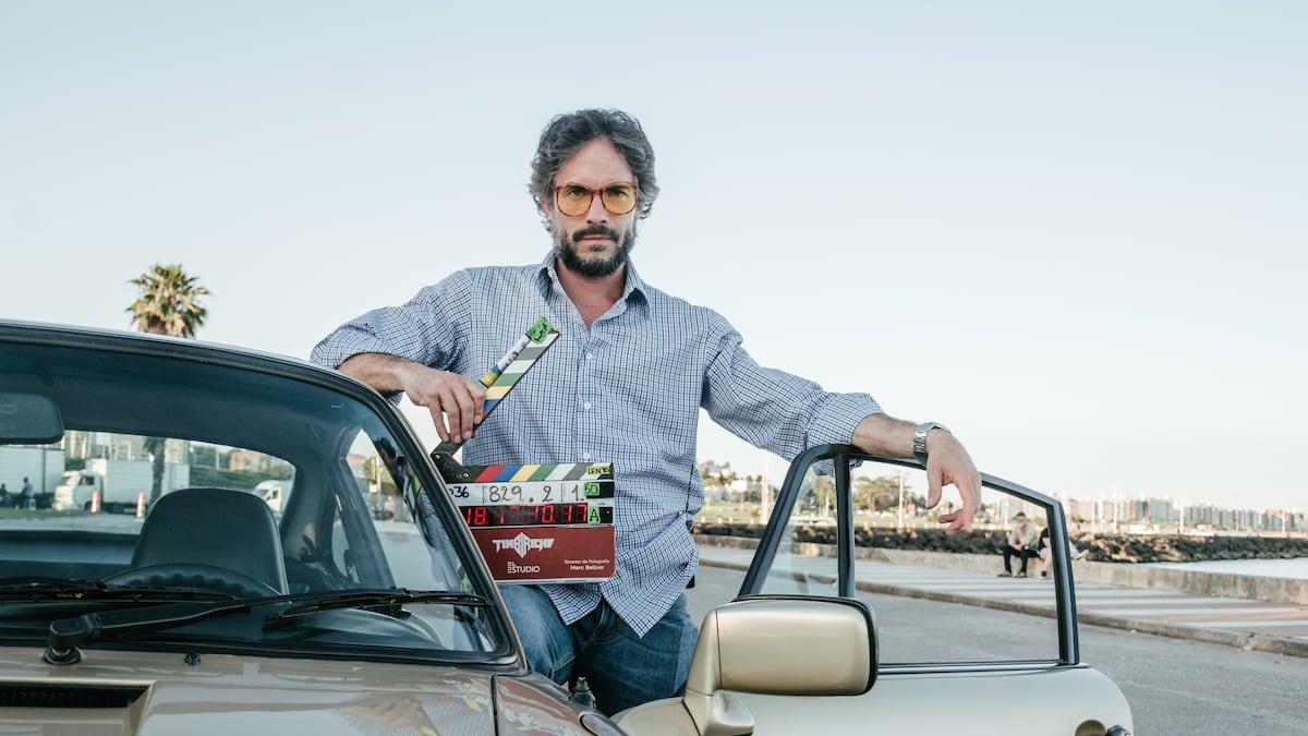 El actor Osvaldo Benavides interpreta al productor Luis de Llano en la serie. Fotografía: VIX