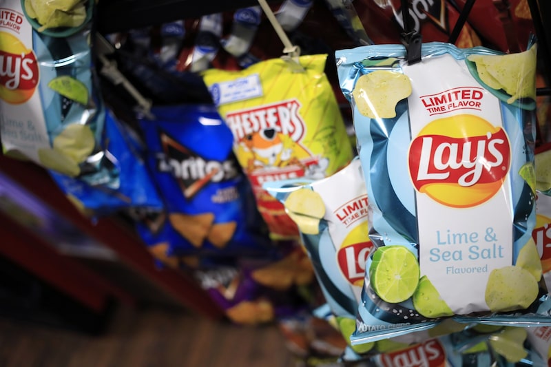 A Frito-Lay, divisão da PepsiCo, tem o objetivo de tornar todas as suas embalagens 100% recicláveis, compostáveis, biodegradáveis ou reutilizáveis até 2025 A Frito-Lay, divisão da PepsiCo, tem o objetivo de tornar todas as suas embalagens 100% recicláveis, compostáveis, biodegradáveis ou reutilizáveis até 2025