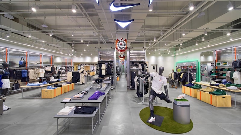 Nike acelera expansão de lojas no Brasil após renovar acordo com o Grupo SBF até 2034 Nike acelera expansão de lojas no Brasil após renovar acordo com o Grupo SBF até 2034