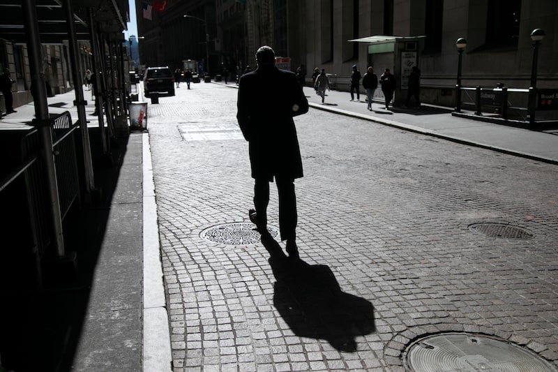 Los salarios en Wall Street siguen cayendo desde los niveles más altos de la pandemia Los salarios en Wall Street siguen cayendo desde los niveles más altos de la pandemia