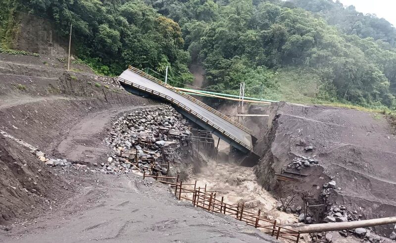Colapso del puente en el río Marker. Colapso del puente en el río Marker.