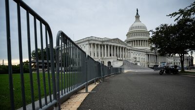 Paralisação do governo já custou US$ 18 bilhões à economia dos EUA, diz estudo Paralisação do governo já custou US$ 18 bilhões à economia dos EUA, diz estudo