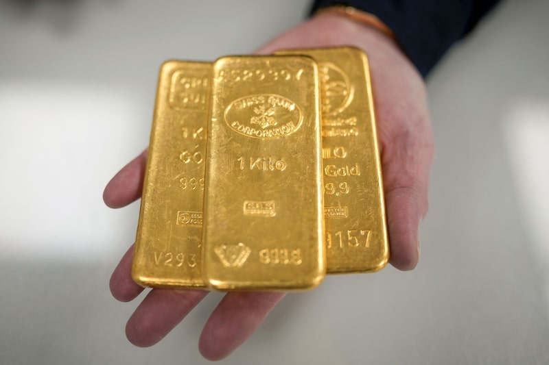 El oro al contado subía un 1,9%, a US$2.467,58 la onza, hacia las 16:31 en Nueva York. El oro al contado subía un 1,9%, a US$2.467,58 la onza, hacia las 16:31 en Nueva York.