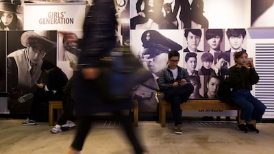 Magnata do K-pop pode perder controle sobre império Magnata do K-pop pode perder controle sobre império