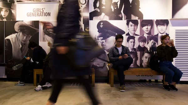 Magnata do K-pop pode perder controle sobre império Magnata do K-pop pode perder controle sobre império