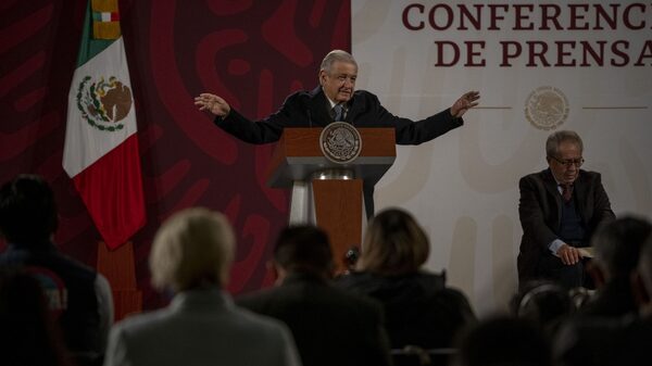 Reforma de AMLO que desaparece organismos recibe críticas por riesgo de retroceso Reforma de AMLO que desaparece organismos recibe críticas por riesgo de retroceso