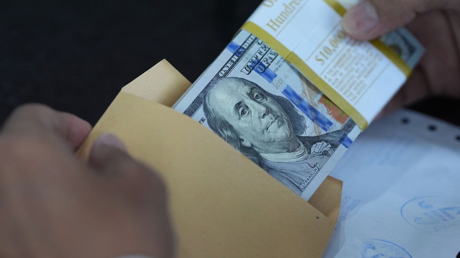 El dólar apunta a su mejor mes desde julio impulsado por la tensión en Medio Oriente El dólar apunta a su mejor mes desde julio impulsado por la tensión en Medio Oriente