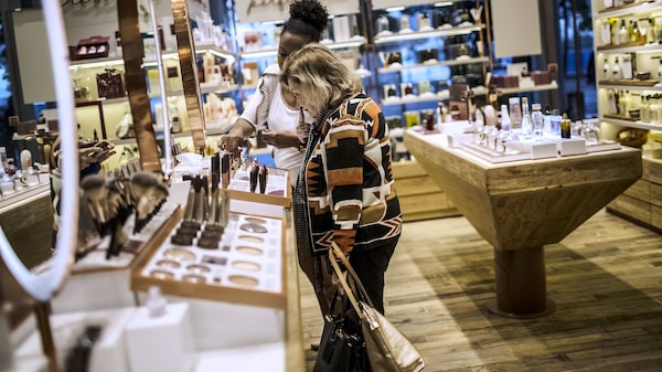 Beauty Giant Natura Mulls Aesop IPO After 76% Stock Plunge in 15 Months Beauty Giant Natura Mulls Aesop IPO After 76% Stock Plunge in 15 Months