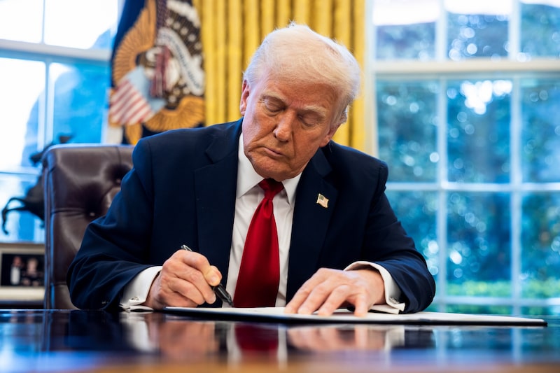 El presidente de EEUU, Donald Trump, durante la firma de órdenes ejecutivas en la Casa Blanca el 26 de marzo de 2025. El presidente de EEUU, Donald Trump, durante la firma de órdenes ejecutivas en la Casa Blanca el 26 de marzo de 2025.