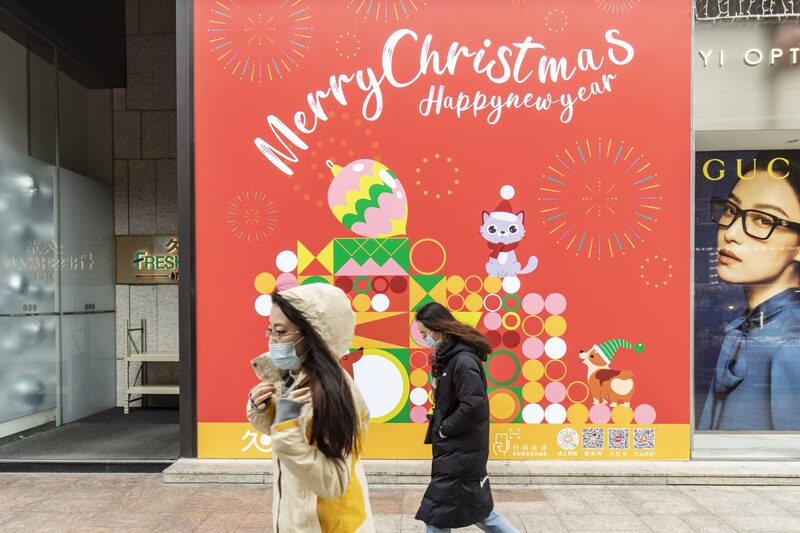 Decoração de Natal em rua de Xangai, na China (Foto: Qilai Shen/Bloomberg) Decoração de Natal em rua de Xangai, na China (Foto: Qilai Shen/Bloomberg)