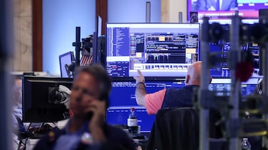 Inversores globales llevan su apuesta por las acciones al nivel más alto en casi cinco años: BofA Inversores globales llevan su apuesta por las acciones al nivel más alto en casi cinco años: BofA