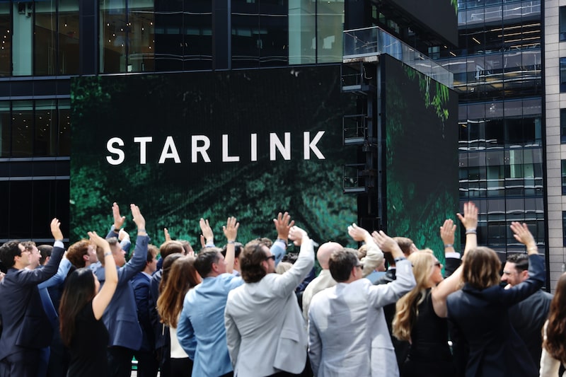 Carteles de SpaceX durante la ceremonia de cierre de la bolsa Nasdaq MarketSite en Nueva York el 12 de junio. Fotógrafo: Michael Nagle/Bloomberg. Carteles de SpaceX durante la ceremonia de cierre de la bolsa Nasdaq MarketSite en Nueva York el 12 de junio. Fotógrafo: Michael Nagle/Bloomberg.