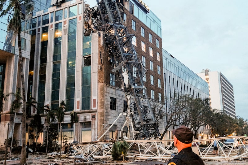 Rastro de destruição em St. Petersburg, na Flórida, causada pela passagem do furacão Milton (Foto: Tristan Wheelock/Bloomberg) Rastro de destruição em St. Petersburg, na Flórida, causada pela passagem do furacão Milton (Foto: Tristan Wheelock/Bloomberg)