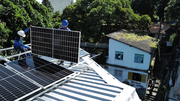 Expansão dos painéis solares põe rede elétrica à prova durante jogo do Brasil Expansão dos painéis solares põe rede elétrica à prova durante jogo do Brasil