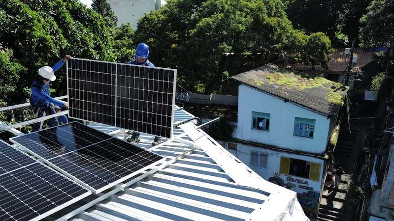 Expansão dos painéis solares põe rede elétrica à prova durante jogo do Brasil Expansão dos painéis solares põe rede elétrica à prova durante jogo do Brasil