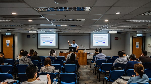 Asia’s Richest Families Fuel Race to Attract Lucrative Finance Jobs Asia’s Richest Families Fuel Race to Attract Lucrative Finance Jobs