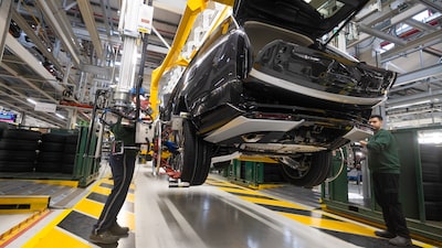 Jaguar Land Rover recortará empleos mientras busca ahorrar 1.700 millones de libras ante caída de ventas Jaguar Land Rover recortará empleos mientras busca ahorrar 1.700 millones de libras ante caída de ventas