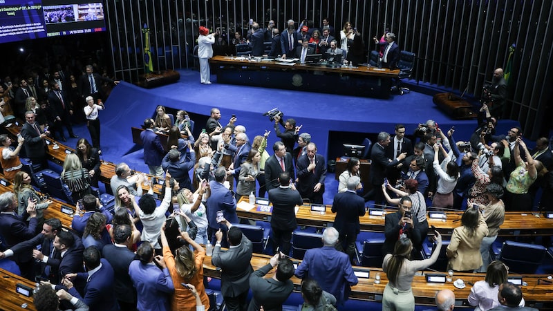 Senado aprova fim da escala 6x1, em impulso para Lula antes do segundo turno Senado aprova fim da escala 6x1, em impulso para Lula antes do segundo turno