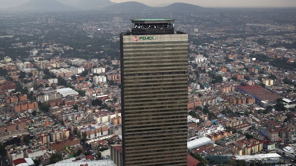 Pemex exporta más petróleo, pero obtiene menos dinero durante julio Pemex exporta más petróleo, pero obtiene menos dinero durante julio