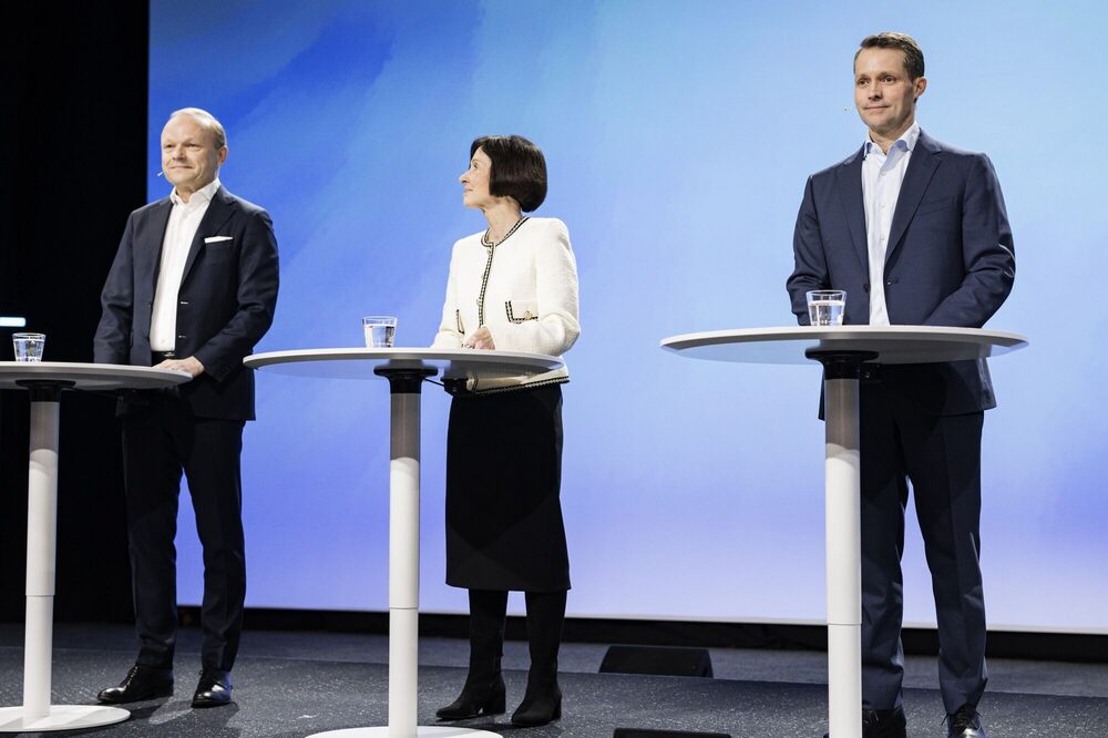 Justin Hotard, a la derecha, Sari Baldauf, en el centro, y Pekka Lundmark, en Espoo, el 10 de febrero. Justin Hotard, a la derecha, Sari Baldauf, en el centro, y Pekka Lundmark, en Espoo, el 10 de febrero.