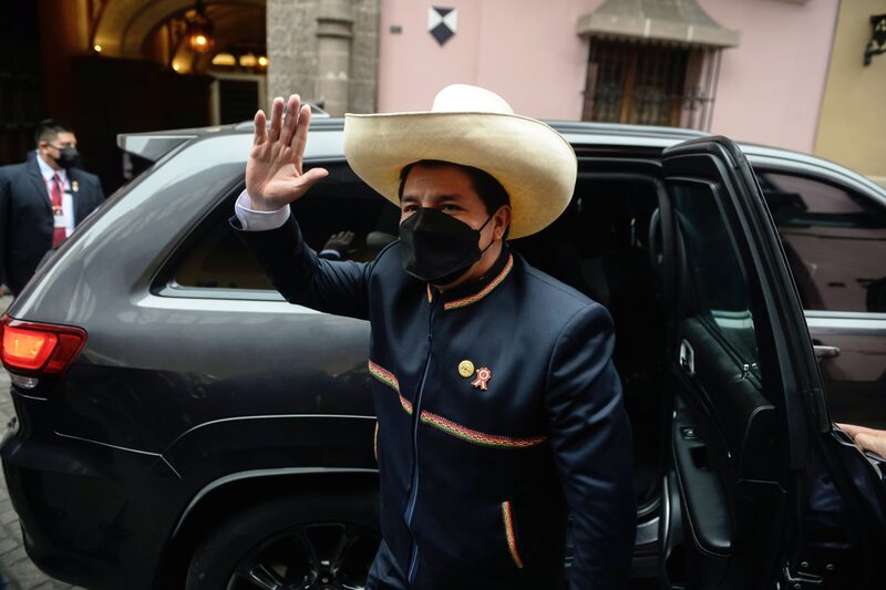 La elección del presidente, Pedro Castillo, que pretende reformar la Constitución, está entre los desafíos para las empresas de Perú dice el informe de Fitch Ratings. La elección del presidente, Pedro Castillo, que pretende reformar la Constitución, está entre los desafíos para las empresas de Perú dice el informe de Fitch Ratings.