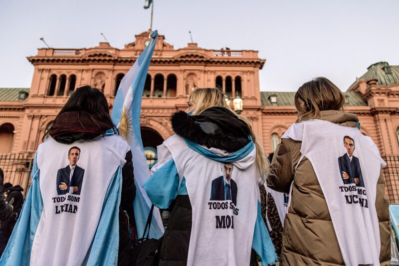 Argentina vive novo momento de desafio econômico com forte desvalorização do peso e alta inflação Argentina vive novo momento de desafio econômico com forte desvalorização do peso e alta inflação