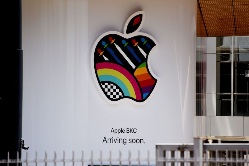 Un cartel que indica la próxima llegada de una tienda de Apple en India Un cartel que indica la próxima llegada de una tienda de Apple en India