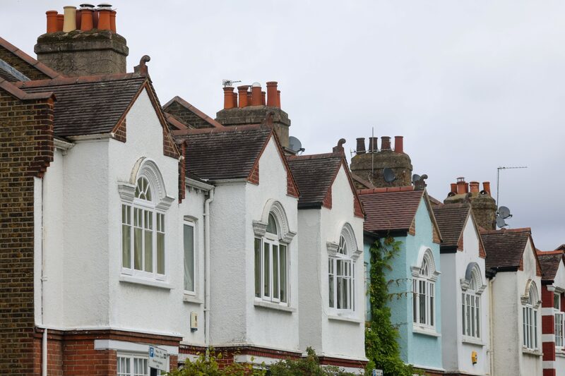 Las cifras ponen de manifiesto la presión financiera a la que se ven sometidos muchos jóvenes inquilinos de Londres. Las cifras ponen de manifiesto la presión financiera a la que se ven sometidos muchos jóvenes inquilinos de Londres.