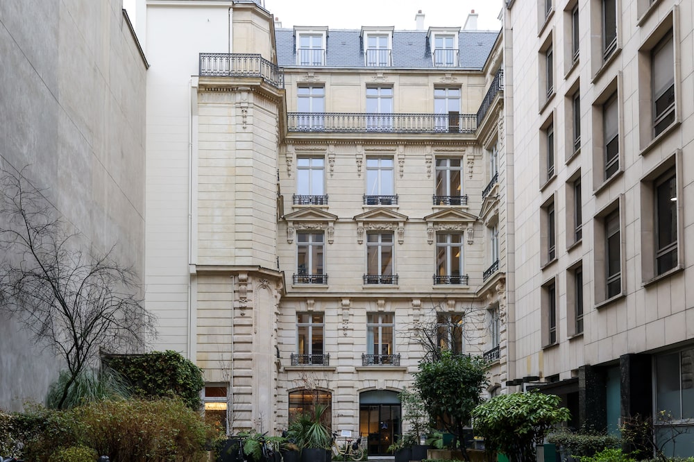 The building housing the offices of X in Paris. The building housing the offices of X in Paris.