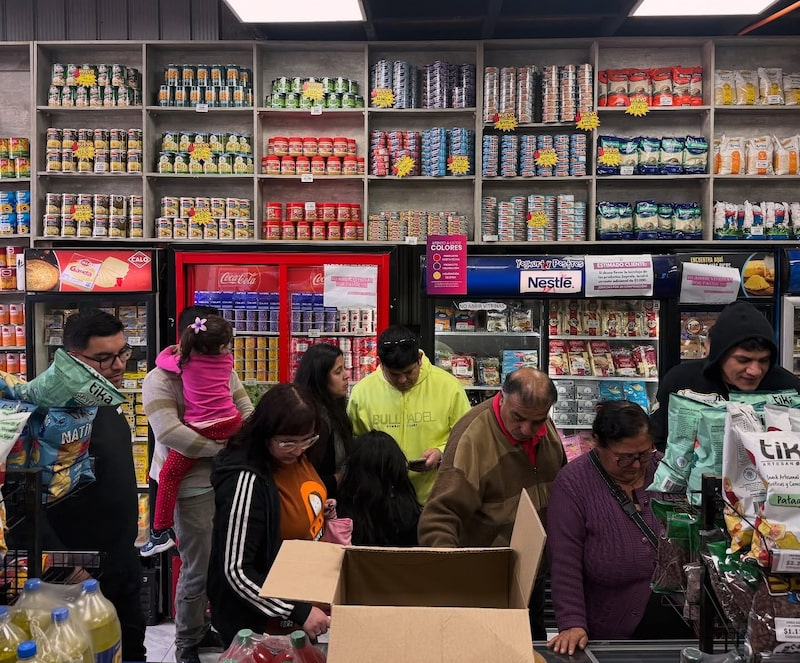 Compradores en un supermercado en Lo Espejo, Región Metropolitana, Chile, el 19 de julio de 2025. Compradores en un supermercado en Lo Espejo, Región Metropolitana, Chile, el 19 de julio de 2025.