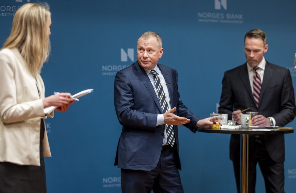 Nicolai Tangen, centro, y Trond Grande Nicolai Tangen, centro, y Trond Grande