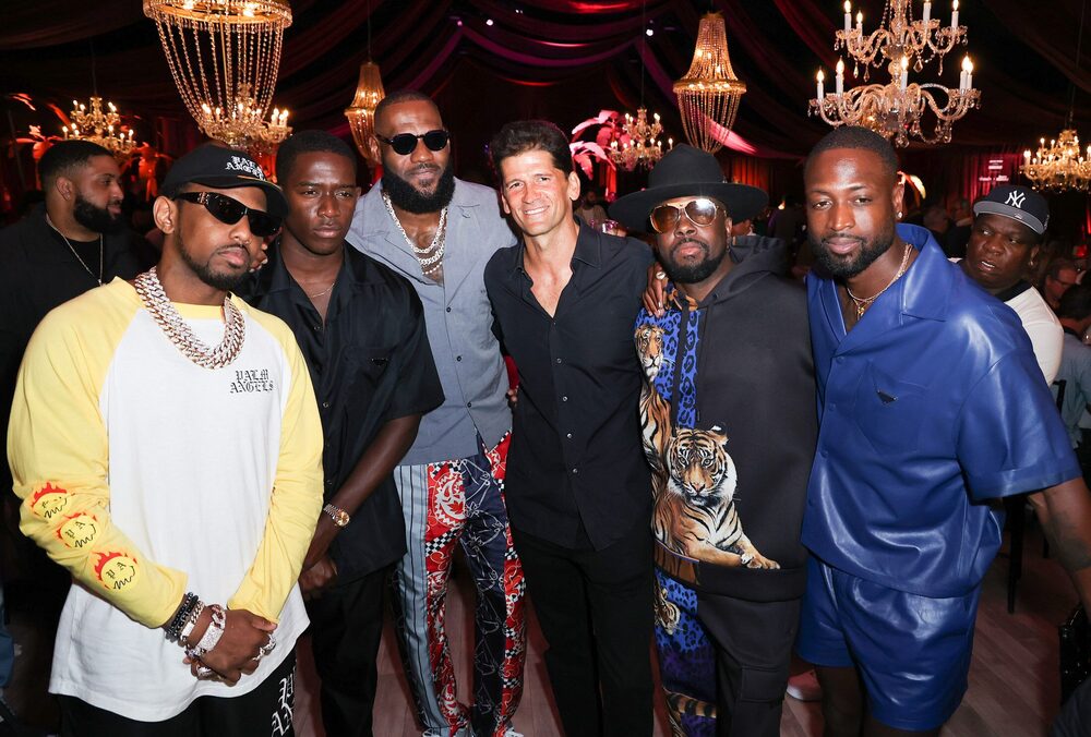 Lebron James, Wayne Boich, Wyclef Jean, Dwyane Wade y sus amigos se reunieron en Carbone Beach el año pasado durante el fin de semana de la carrera. Lebron James, Wayne Boich, Wyclef Jean, Dwyane Wade y sus amigos se reunieron en Carbone Beach el año pasado durante el fin de semana de la carrera.