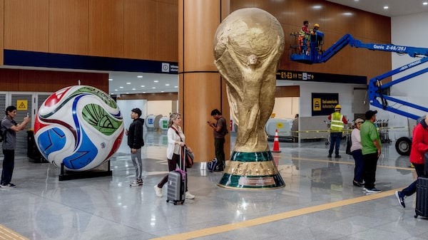 Mundial obliga al aeropuerto de Ciudad de México en ruinas a una renovación apresurada Mundial obliga al aeropuerto de Ciudad de México en ruinas a una renovación apresurada
