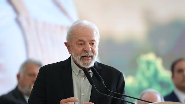 Lula quer programa para renegociar R$ 100 bilhões em dívidas de famílias Lula quer programa para renegociar R$ 100 bilhões em dívidas de famílias