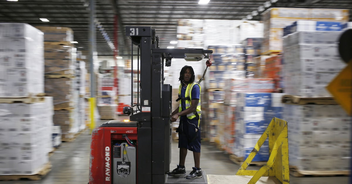 Precios al productor se estancan en EE.UU. por caída en costos de servicios