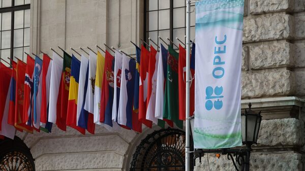 OPEP acuerda mayores recortes de producción de petróleo para evitar exceso de oferta OPEP acuerda mayores recortes de producción de petróleo para evitar exceso de oferta