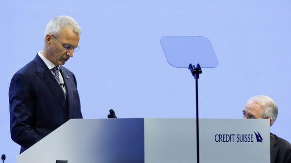 Presidente de Credit Suisse se disculpa ante accionistas por no aplacar la crisis Presidente de Credit Suisse se disculpa ante accionistas por no aplacar la crisis