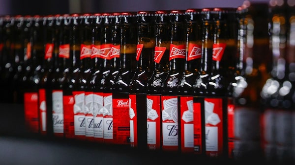 AB InBev retoma controle de fábricas de embalagens de metal nos EUA por US$ 3 bi AB InBev retoma controle de fábricas de embalagens de metal nos EUA por US$ 3 bi
