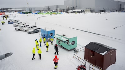 Crise de empresa sueca de baterias reforça alerta na indústria de carros elétricos Crise de empresa sueca de baterias reforça alerta na indústria de carros elétricos