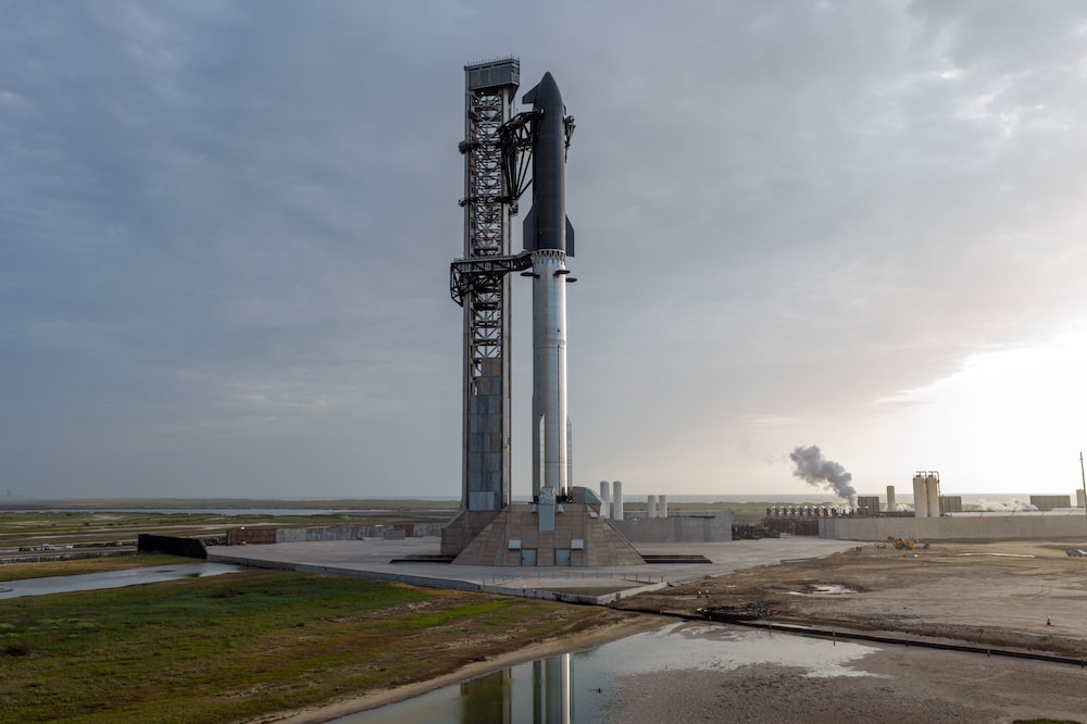 La plataforma de lanzamiento de Starship en Starbase, Texas, antes del decimotercer vuelo de prueba del cohete de SpaceX. La plataforma de lanzamiento de Starship en Starbase, Texas, antes del decimotercer vuelo de prueba del cohete de SpaceX.